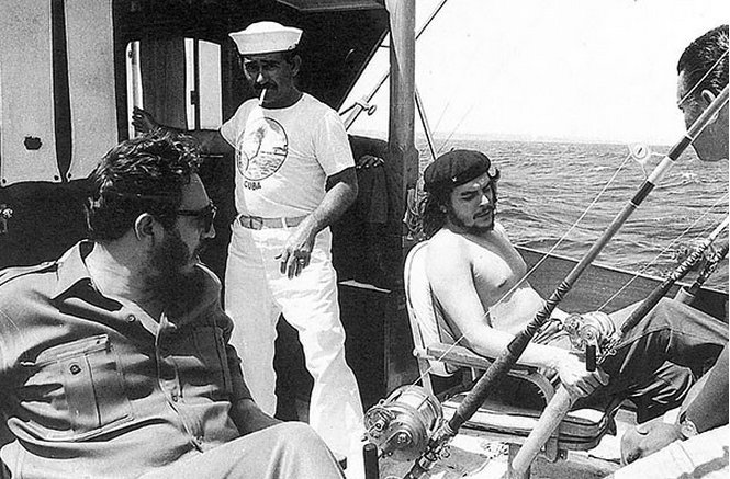 Che Guevara a Fidel Castro na rybách (1960)